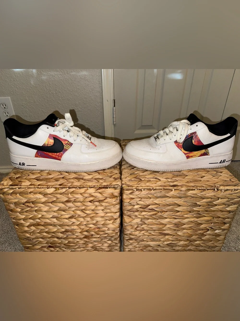 Nike Low-Top Sneakers White with Black Swoosh and Orange-Red Graphic